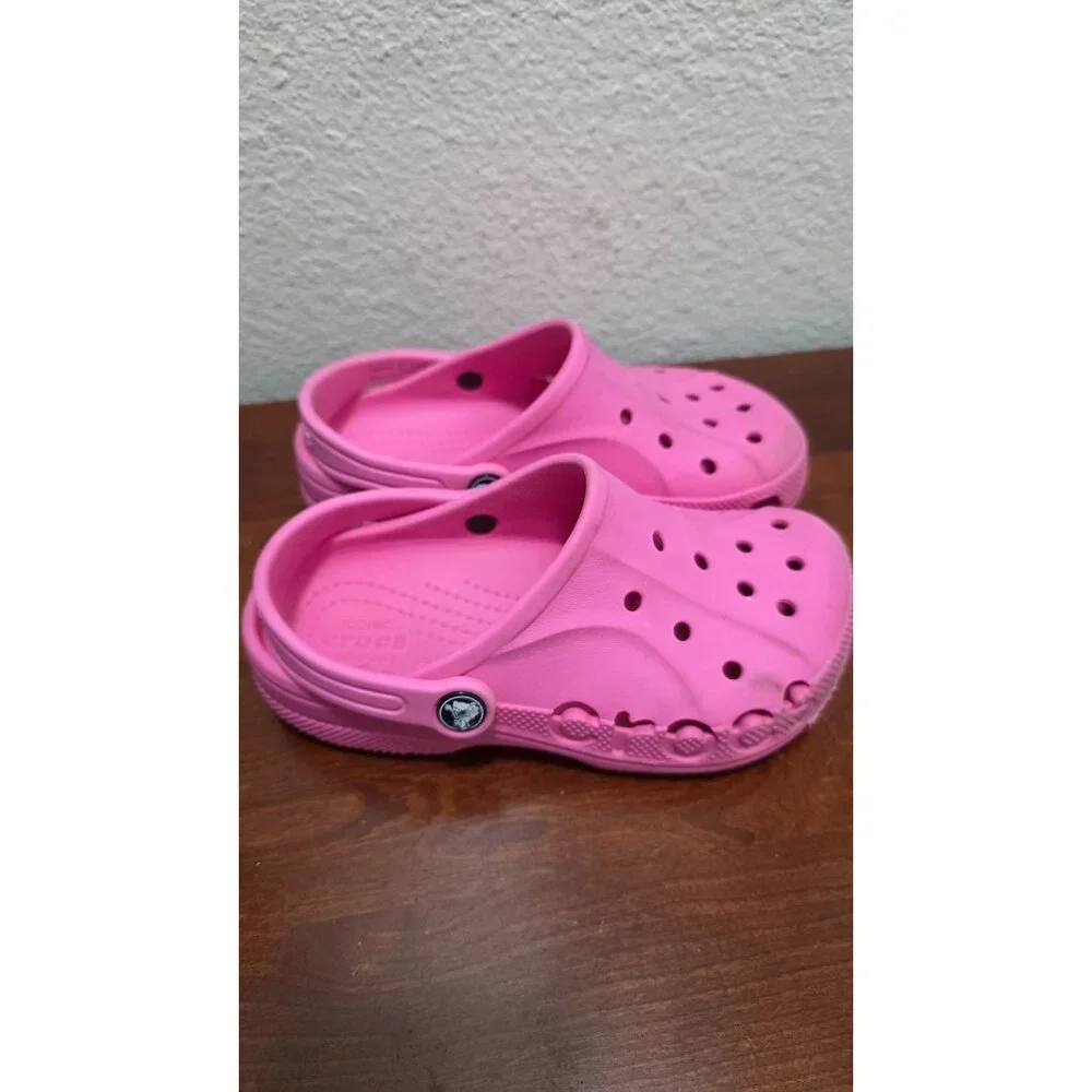 Crocs‎ Kids Pink Classic Clogs Slip-On Shoes Size J2 With Adjustable Strap